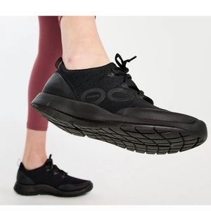 OOFOS WOMEN'S OOMG SPORT LS
LOW SHOE - BLACK